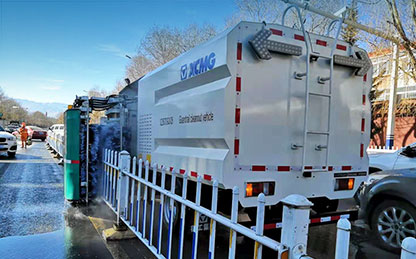 yl23455永利护栏清洗车在西藏进行清洗作业