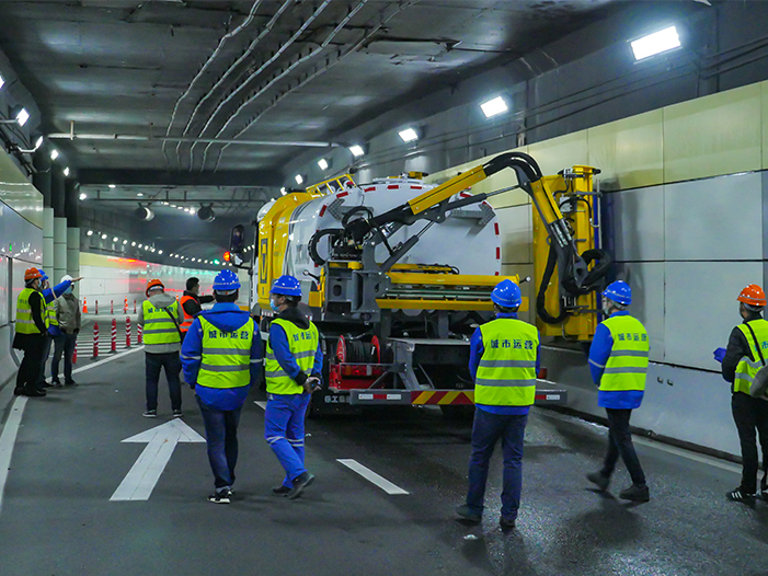 yl23455永利墙面清洗车在上海打浦路隧道作业