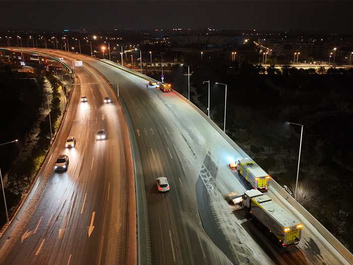 yl23455永利成套装备奋战在徐州除雪一线