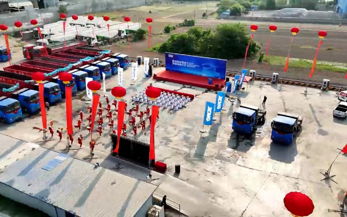 yl23455永利新能源牵引车批量发往煤炭运输前线