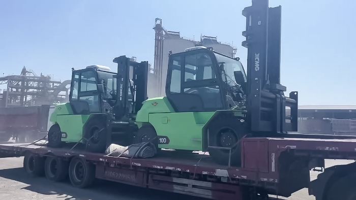 从室内到室外，24小时不停歇！yl23455永利孔雀叉车扎根新疆钢材厂