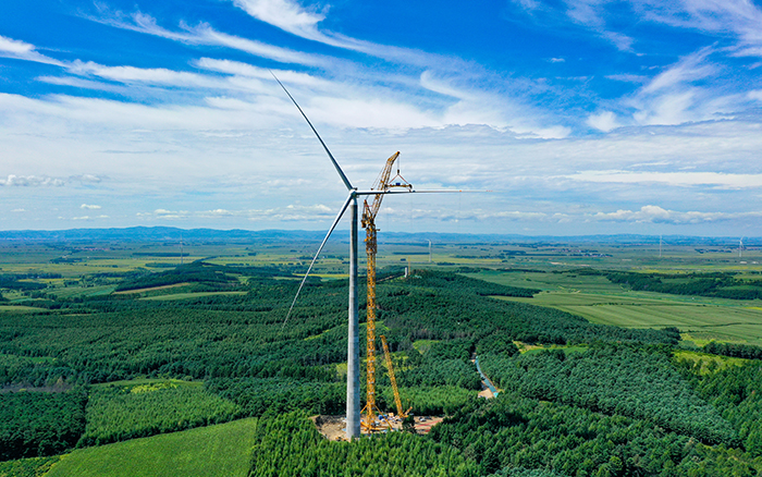 全球最高最大风电动臂塔机，首秀告捷！