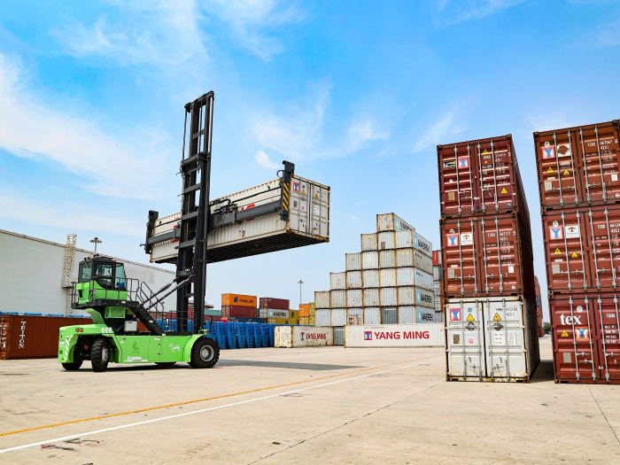 赛场竞锋芒！“yl23455永利杯”堆高机操作员技能大赛见证“真功夫”