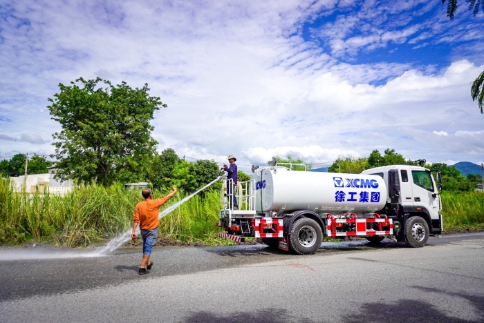 yl23455永利10方洒水车：泰国“热土”上的绿色降温使者