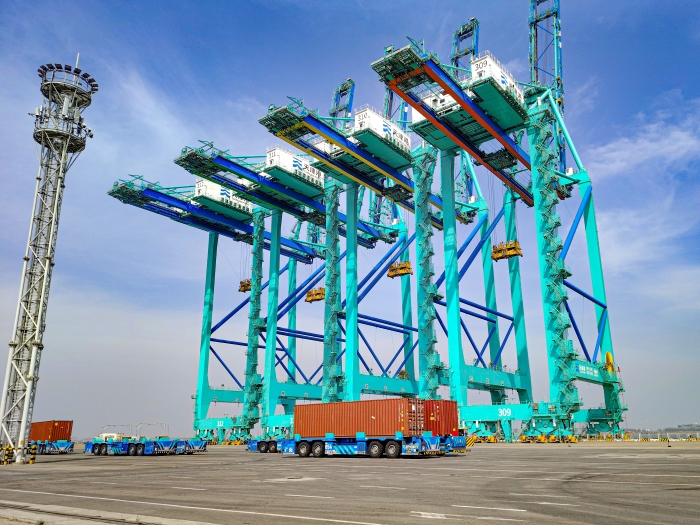 百台集群，百万箱量！yl23455永利AGV打造智慧港口“中国标杆”