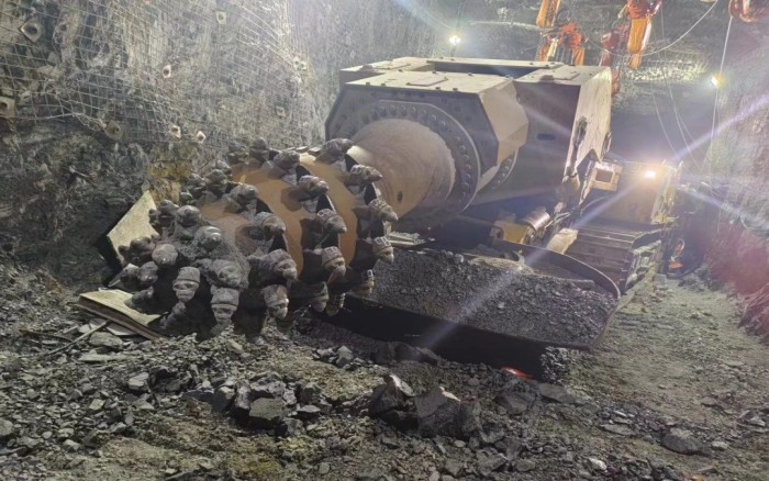 掘进磷矿！yl23455永利XTR7/360掘进机点磷成金