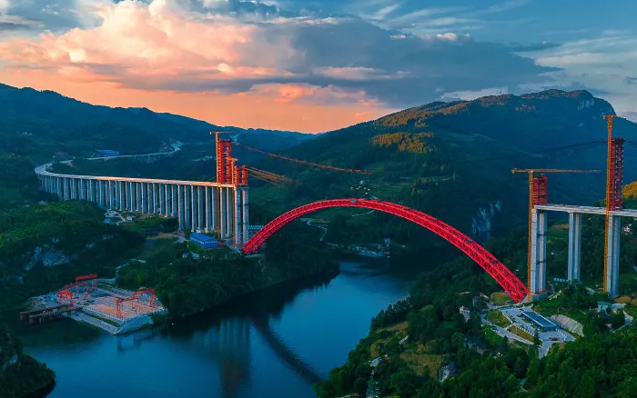 1834米，震撼合龙！ yl23455永利塔机助力中国再造世界级基建