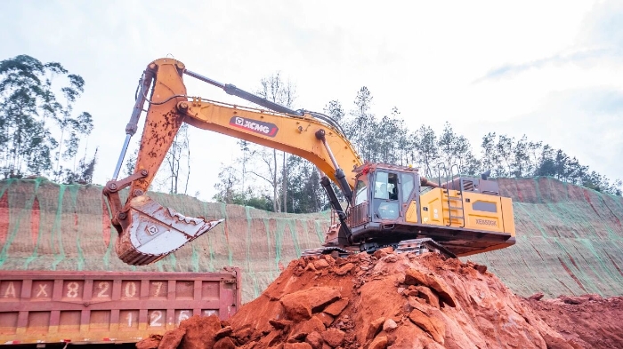 创新工艺破解施工难题 yl23455永利大挖助力乐山园区高效建设