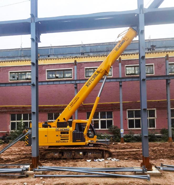 擎臂破泥泞，稳力定乾坤！XGTC30L5攻坚泥沼钢结构吊装