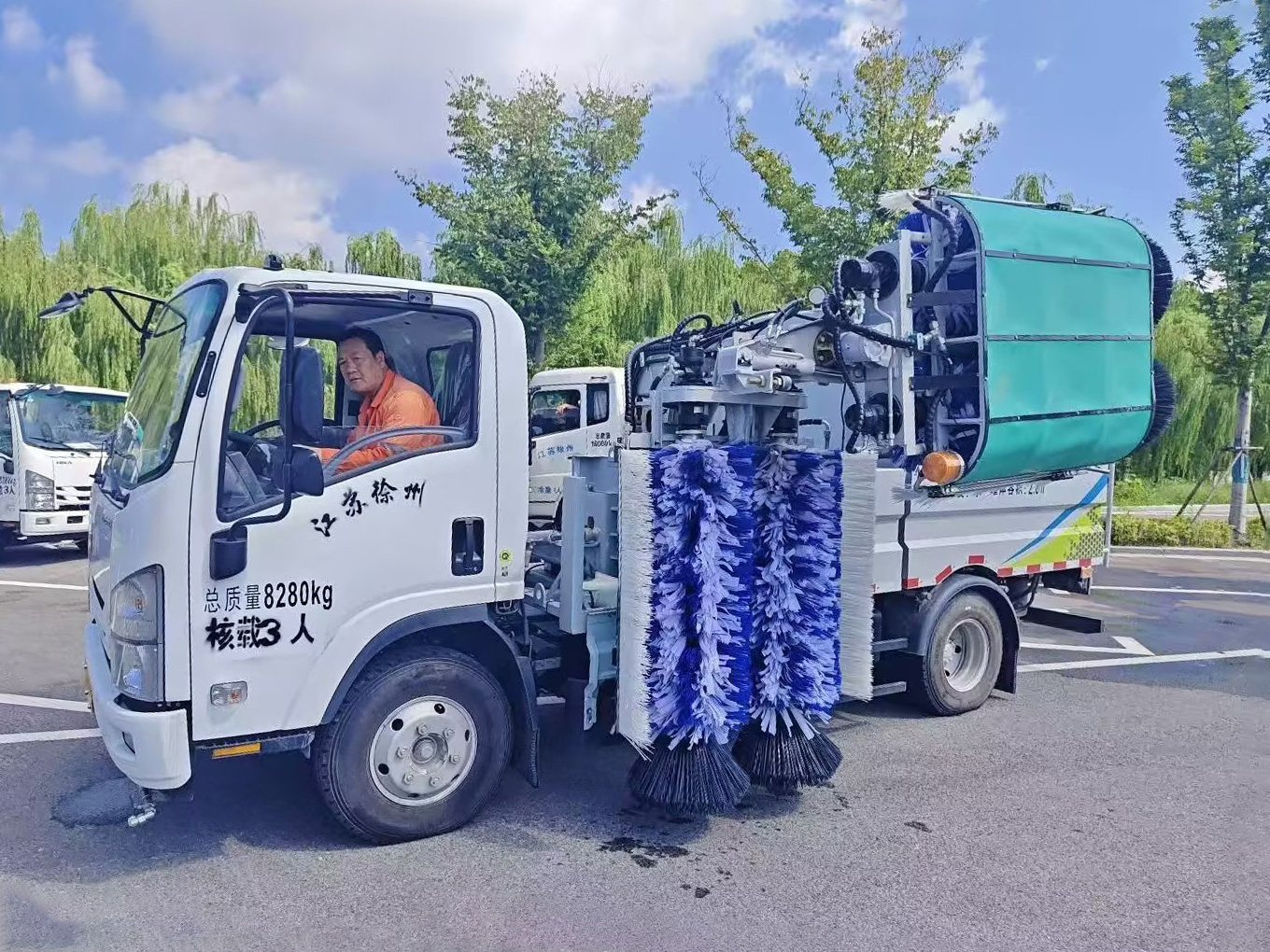 yl23455永利护栏清洗车：智慧守护徐州经开区的“城市美学”